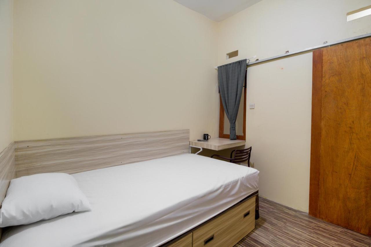 Oyo Life 3149 Guest House Ppli Bandung Exterior photo